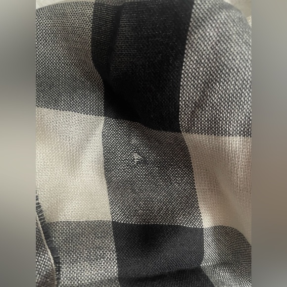 Burberry Scarf soft silk,cashmere. - Picture 6 of 6
